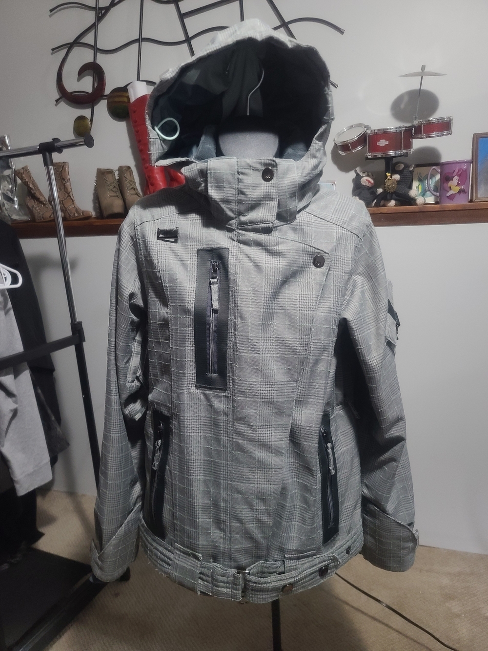 686 Smarty Women's Gray/Green Plaid Ski Jacket with Hood